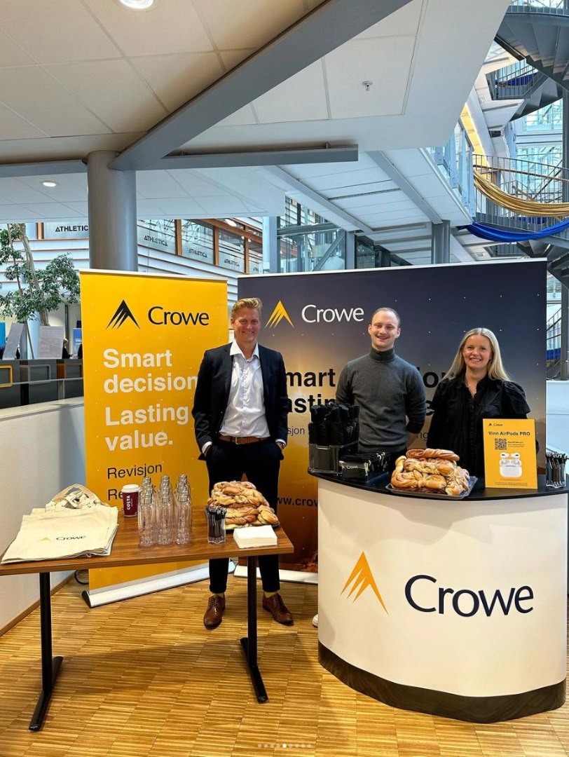 crowe-messestand